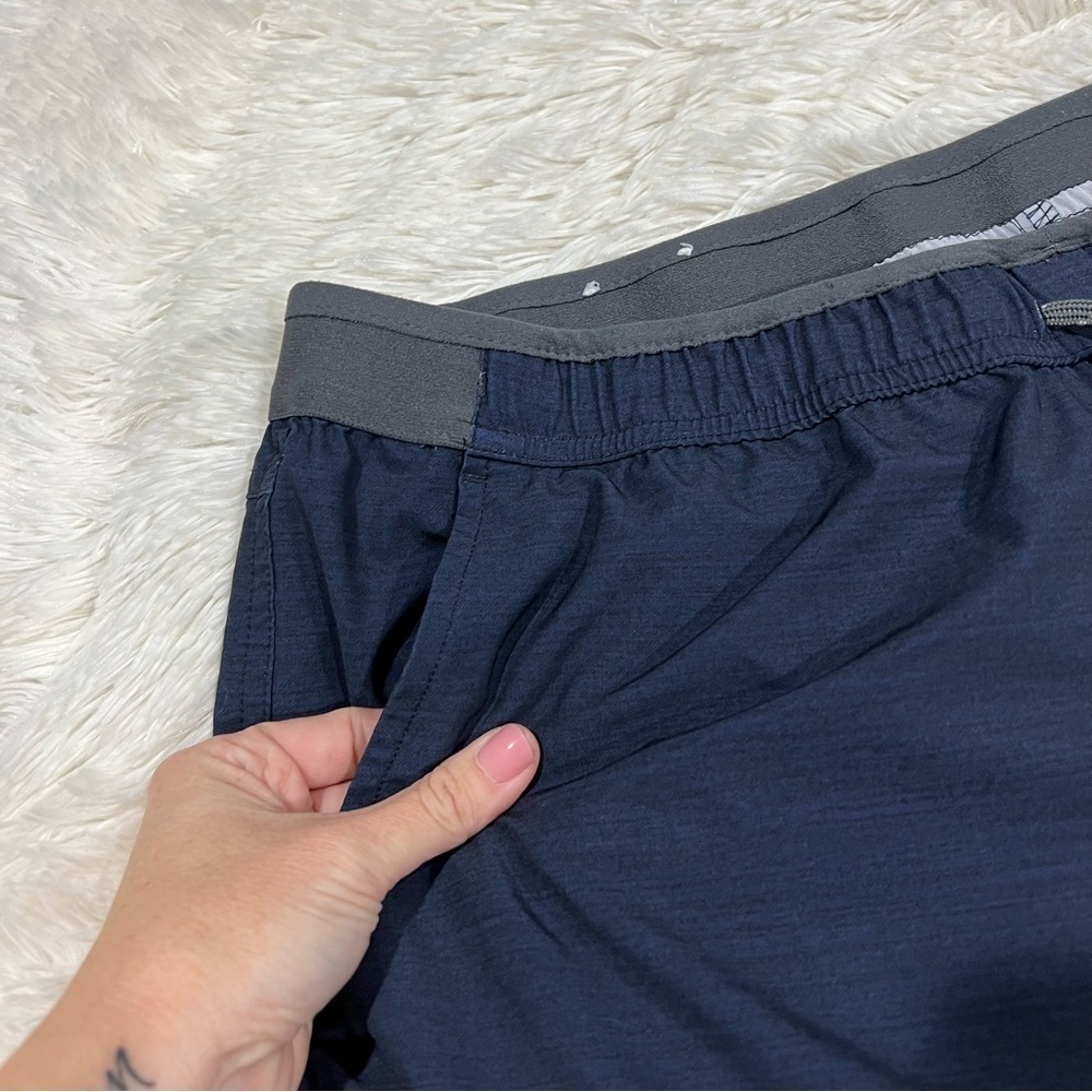 Columbia Omni shield Twisted Creek Mens Dark Blue shorts Large - Picture 5 of 15